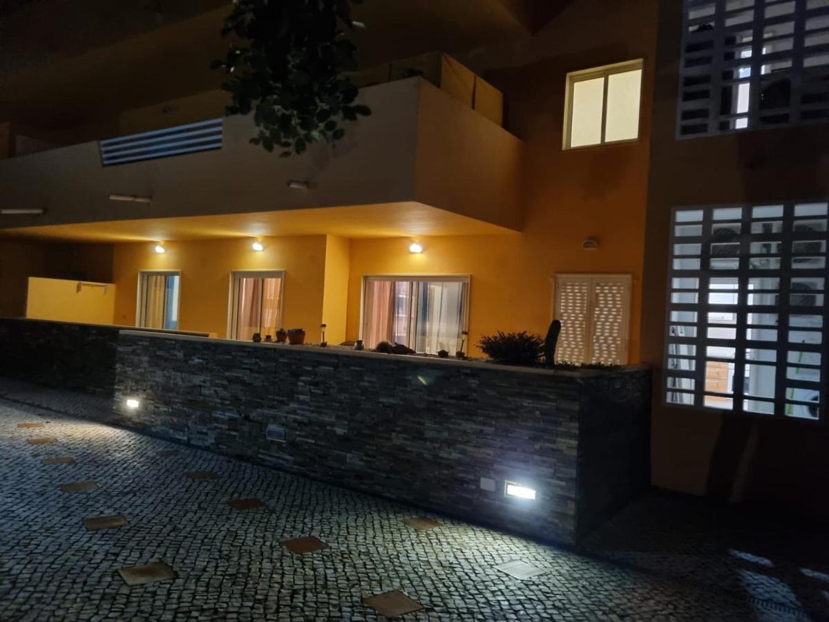 Conceição Marinho - 2 Bedroom 2 Bathroom Ground Floor Apartment With Communal Pool And Gardens מראה חיצוני תמונה